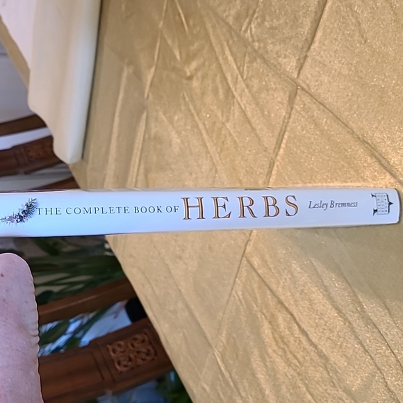 Hard cover- The Complete Book Of Herbs - Picture 2 of 6